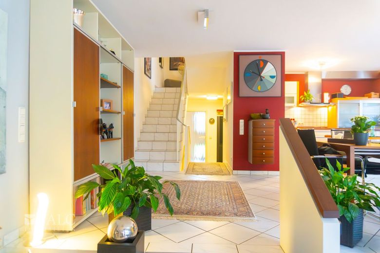 Stilvolles Einfamilienhaus in familienfreundlicher Lage ! – Wohnzimmer