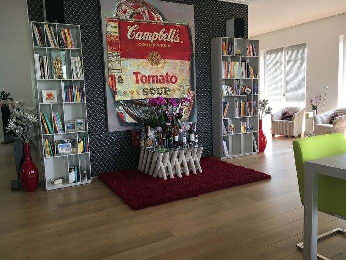 Große und modern-luxuriös ausgestattete Villa im Toskana-Stil am Hamburger Stadtrand zu verkaufen – Essbereich (3)