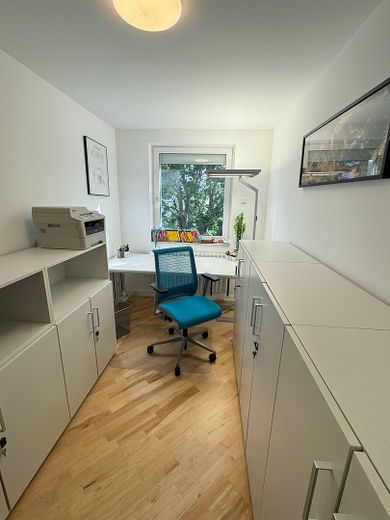 Büro/Kinderzimmer (san. Wg.)