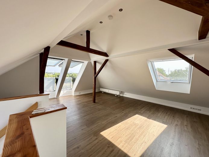 Hochwertig sanierte 4-Zimmer-Maisonette | 110 m² | 2 Bäder | Balkon | ruhige Lage an den Mainwiesen – Dachgeschoss