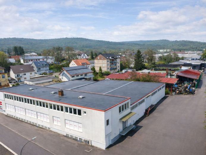 Großflächige Gewerbeimmobilie mit Entwicklungspotenzial-ehemaliger Fachmarkt auf 4.255 m² Grundstück – Foto 1