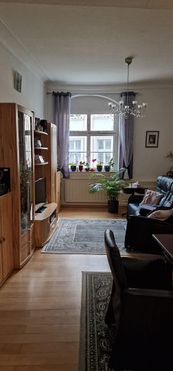 Wohnzimmer mit Stadtblick