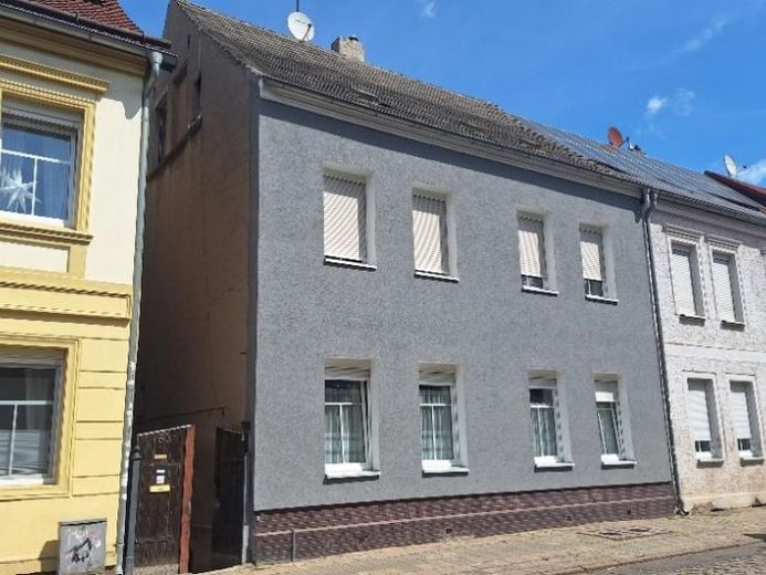 Mehrfamilienhaus mit zwei Wohneinheiten, Ausbaureserve im Dachgeschoss und großzügigem Nebengelass – फोटो 1