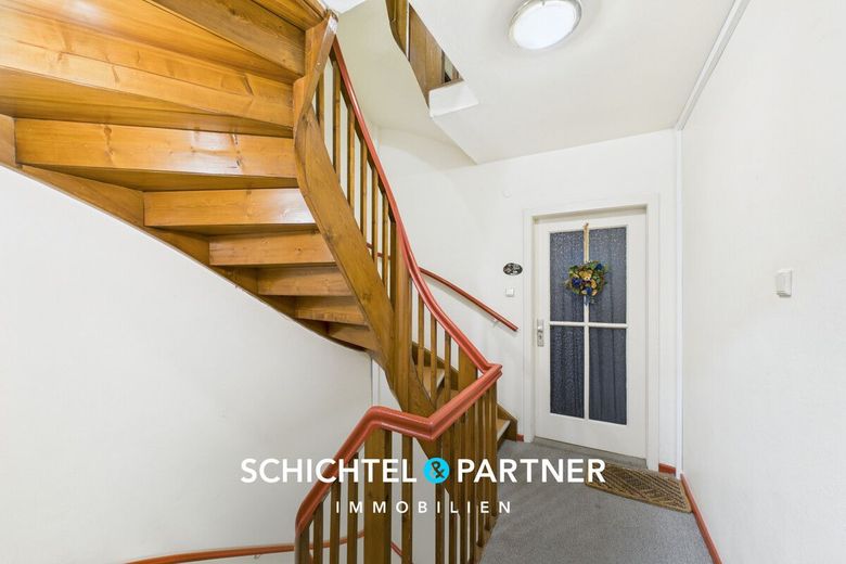 Woltmershausen | Gepflegte &amp; geräumige Etagenwohnung mit Wannenbad &amp; Balkon – S&amp;P | Treppenhaus