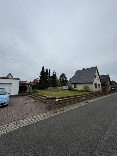 Haus + Baugrundstück + Garage