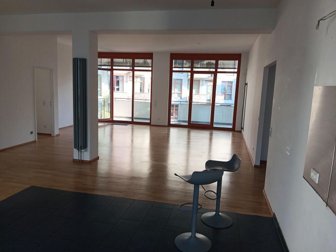 Exklusive 4-Zimmer-Loftwohnung | ca. 165 m² | TG-Stellplatz | Süd-Balkon | Frankfurt-Innenstadt – Offener Wohn-/Ess-/Kochbereich