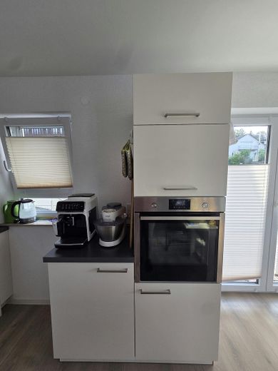 Hochparterre 3 Zimmer Wohnung, mit Garten, Terrasse, Balkon, Smarthome, Glasfaser – Küche vom Vormieter