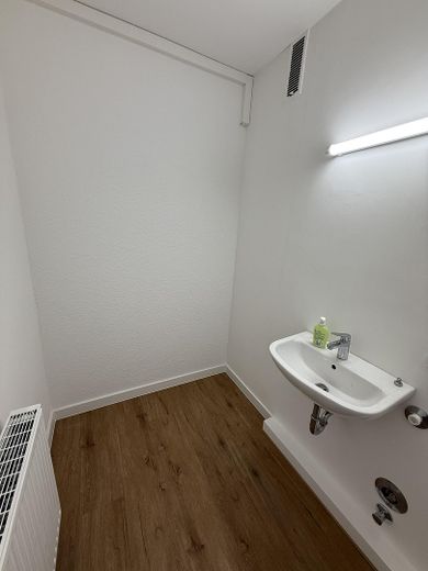 Sanierte 2,5 ZKB-Wohnung, Balkon, Aufzug & Garage im Herzen von Siegen! – Abstellraum / Waschraum