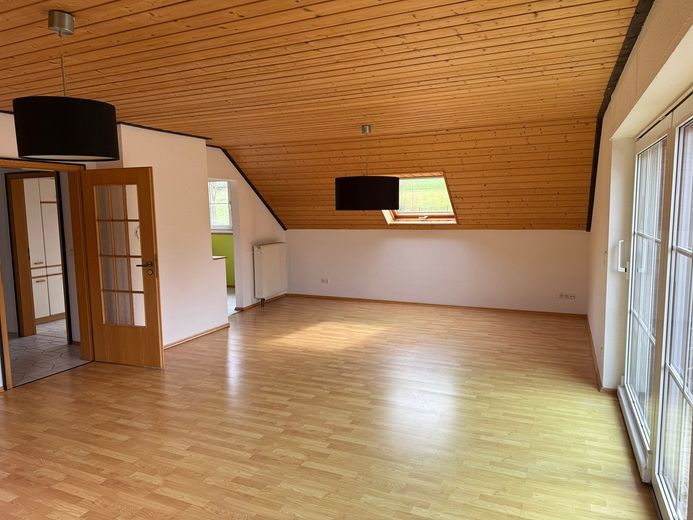 Gepflegtes Zweifamilienhaus mit freier Dachgeschosswohnung, großem Südgarten und Garage – Foto 14
