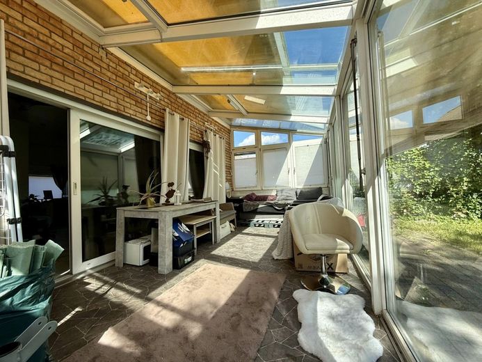 Fröndenberg-Ardey: Attraktives und solides Wohnhaus in Privatstraße mit drei vermieteten Einheiten! – Wohnung 1: Wintergarten