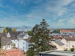Appartement de 3 pièces à Maintal-Bischofsheim : balcon avec vue sur la skyline, cuisine équipée et garage – Photo 10