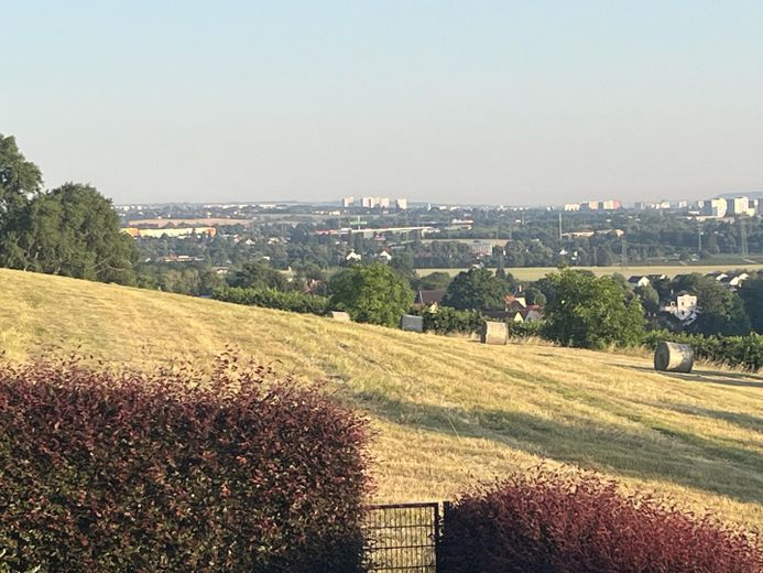 Casa unifamiliare indipendente ai confini immediati della città di Dresda – Blick nach Dresden