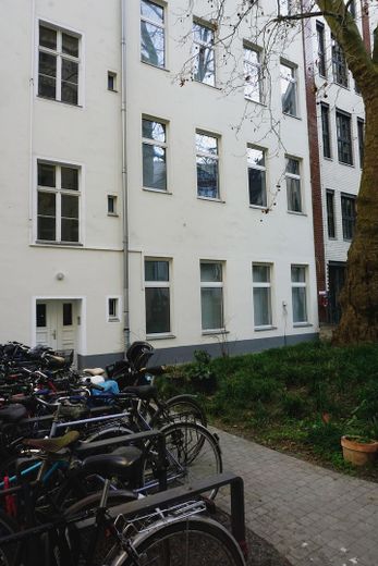 Ruhige Zweizimmerwohnung in beliebter Gegend in Berlin Kreuzberg – Haustür