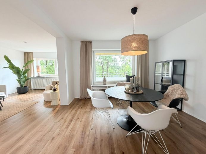 Ampio e luminoso appartamento in edificio ben tenuto. Pronto per essere abitato e senza provvigioni – Esszimmer