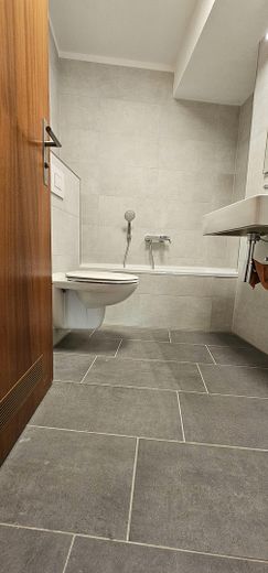 Badezimmer mit Badewanne