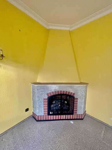 Zweifamilienhaus mit Gewerbe und viel Potenzial in Kleinwallstadt – Kamin 1. OG