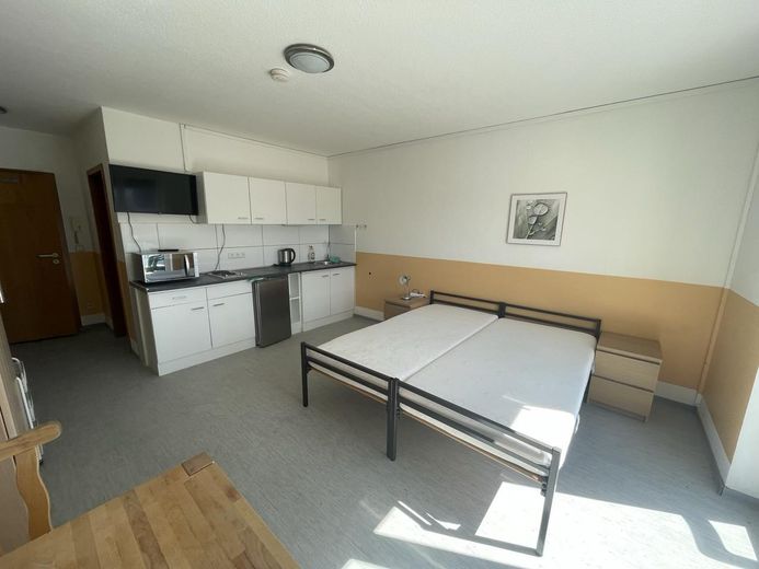 Práctico apartamento urbano de 27 m² | Amueblado | Cocina equipada | Balcón | Lavadora – Küche