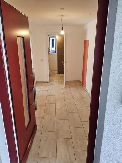Großer Eingang  Blick zum Bad