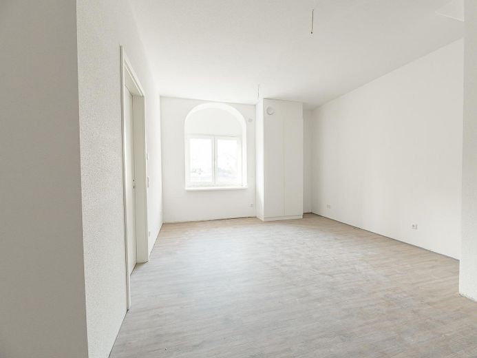 Noch dieses Jahr neu durchstarten: Helle 2-Zimmer-Wohnung mit Balkon im Herzen von Walldürn – Foto 1