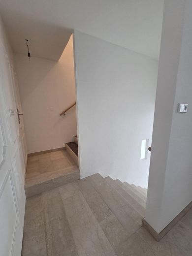 Casa a schiera esclusiva, ristrutturata e inondata di luce, con architettura particolare - 5 min. dall’autostrada A8 – Foto 10