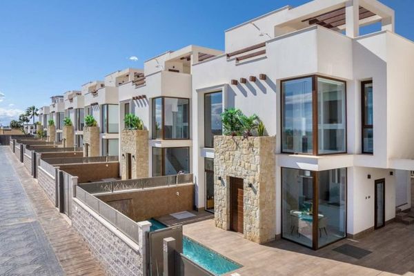Luxuriöse und moderne Villa (Key Ready) Vollständig möbliert