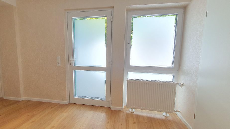 Detached house with granny apartment, pool and large garden in Remscheid Süd – Einliegerwohnung Haustür