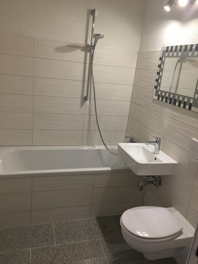 Bad mit el. Fußbodenheizung