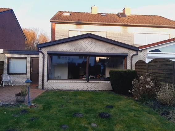 Hintere Hausansicht mit Garten