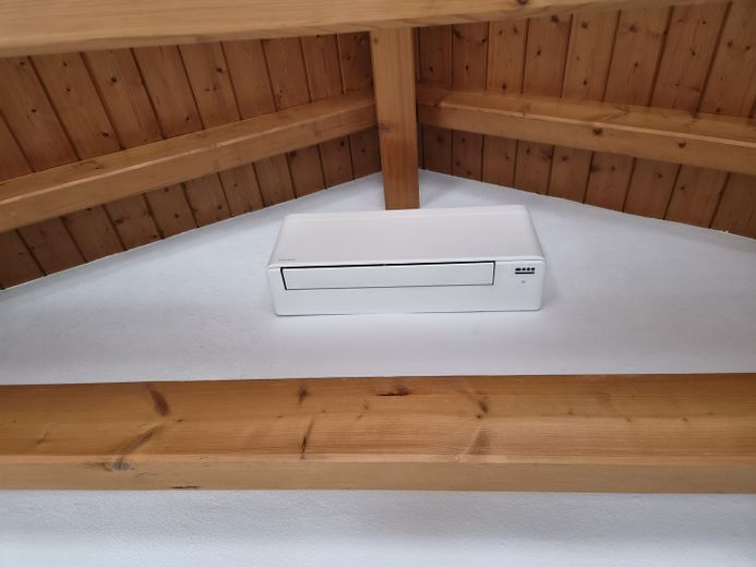 Ampio, luminoso e modernizzato appartamento di 4 locali all’ultimo piano con aria condizionata – Foto 13