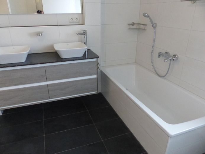 Appartement exclusif de 2 pièces au rez-de-chaussée avec grande terrasse orientée sud-ouest & jardin – écoénergétique à Buchloe – Photo 17