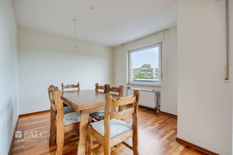 Penthouse a Köln-Weiden - ascensore, garage sotterraneo e fantastica terrazza sul tetto – Esszimmer