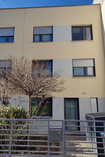 Modernes, familienfreundliches Stadthaus in Altlindenau inkl. Tiefgarage - von privat – Straßenansicht