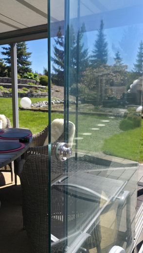 Hochwertiges Architektenhaus mit Wintergarten, Teich und 1.541 m² Grundstück in Albstadt-Tailfingen – Blick in den Garten