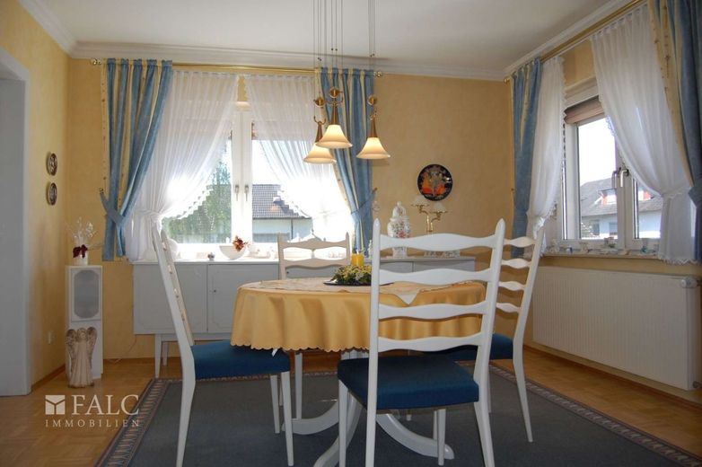 +++Großes Einfamilienhaus mit einem großzügigem Grundstück und 2 Garagen+++ – Esszimmer_EG