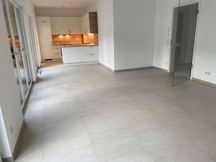Wunderschöne 2 Zimmer Wohnung mit Sonnen-Terrasse in Troisdorf-Sieglar – Wohn-und Esszimmer
