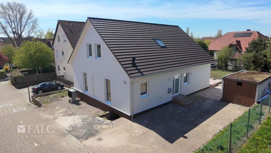 Großzügiger KfW-55-Neubau in begehrter Lage von Hochstadt (Pfalz) – Haus vorne