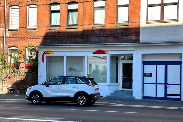 Vielseitig nutzbares Ladenlokal in guter Straßenlage zu vermieten
