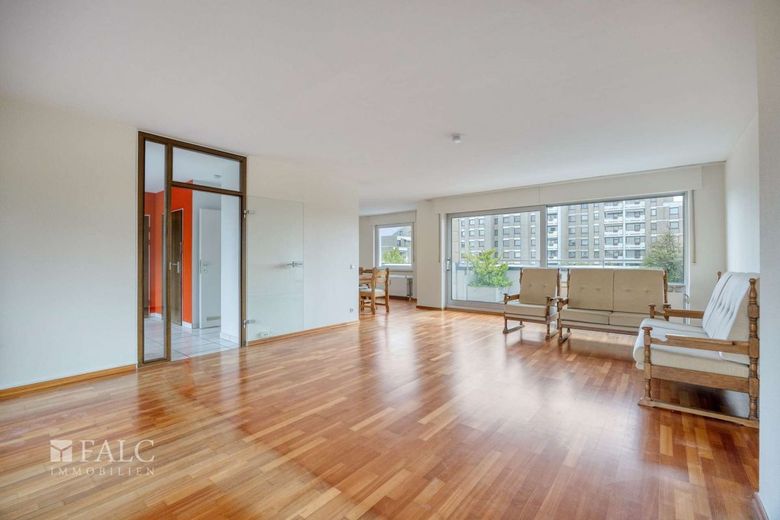 Penthouse a Köln-Weiden - ascensore, garage sotterraneo e fantastica terrazza sul tetto – Wohn und Esszimmer