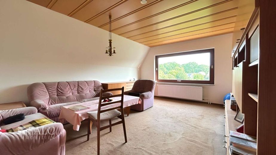 ***Wohnen in bester Lage - Geräumiges Einfamilienhaus mit großzügigen Garten*** – Zimmer I