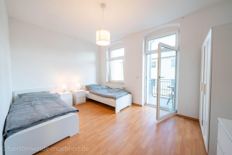 Zimmer Rückseite mit Balkon
