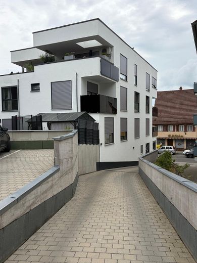 Auffahrt und Parkplatz