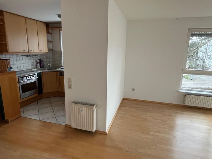 Schöne 3,5-Zimmer-Wohnung mit Balkon in Gerlingen – Wohnzimmer und Küche