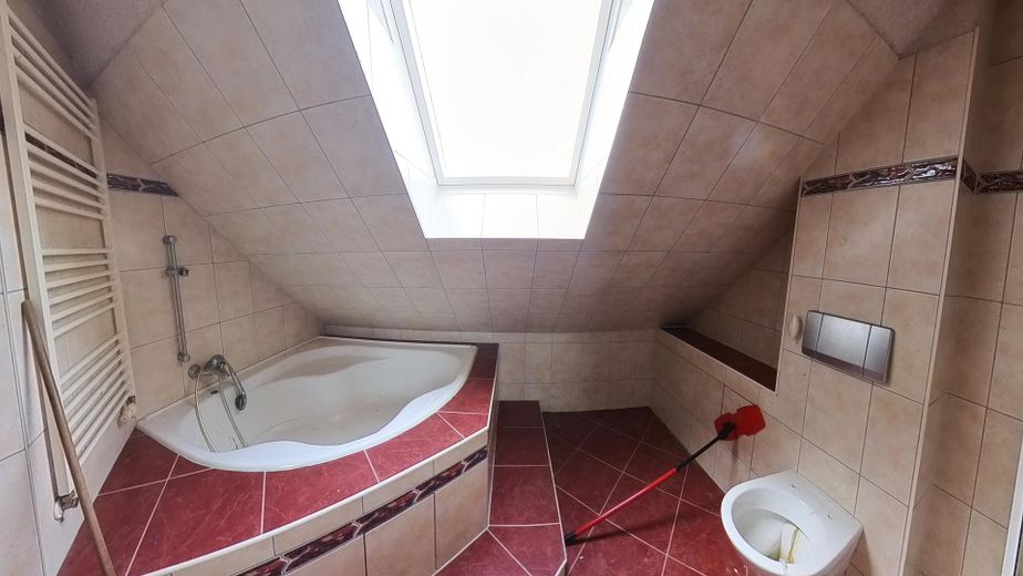 12 Zimmer | 164 m² | Doppelhaushälfte mit Entwicklungspotenzial nahe der Müritz- provisionsfrei – Bad DG