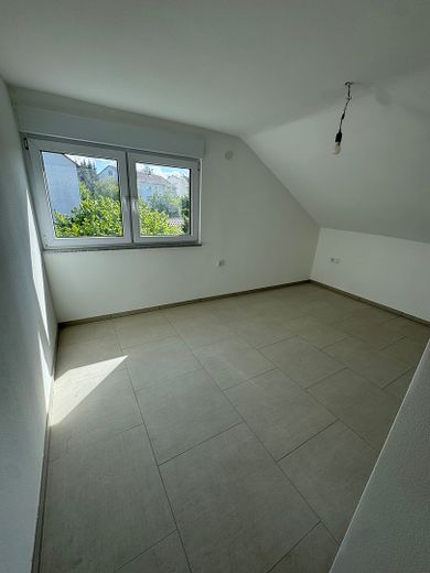 Erstbezug nach Kernsanierung: Moderne 3-Zimmer-Dachgeschosswohnung mit neuer Einbauküche – Schlafzimmer