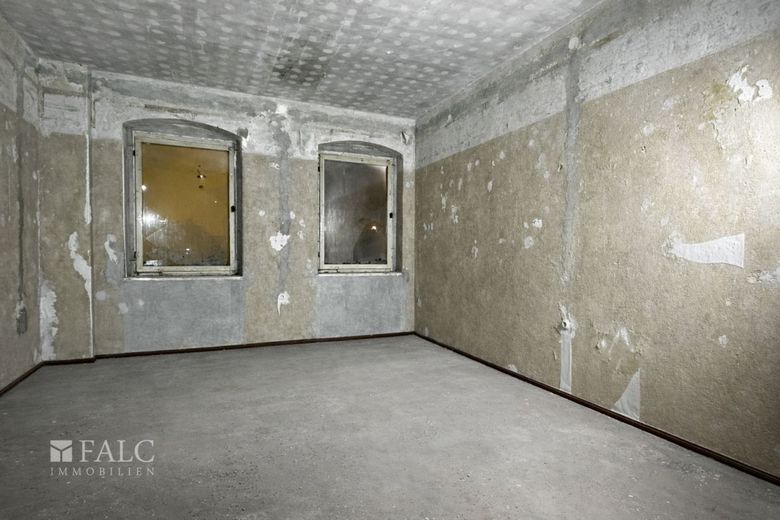 Provisionsfrei! MFH mit 308 m² für 79.500 EUR - 3 WE + DG-Ausbau + KfW-Potenzial – Kinderzimmer OG - Ist-Zustand (leergeräumt)