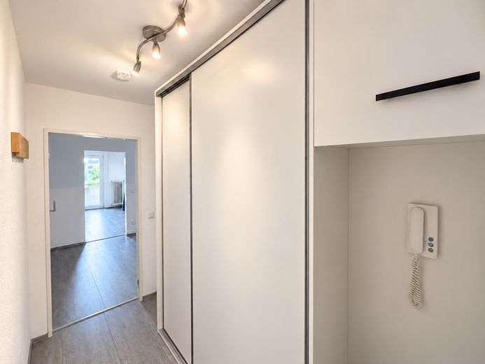 Wohnen mit Weitblick über Aalen | Modernisierte 3,5-Zimmer-Wohnung mit großem Westbalkon und Aufzug – Wohnungs-Eingangsbereich