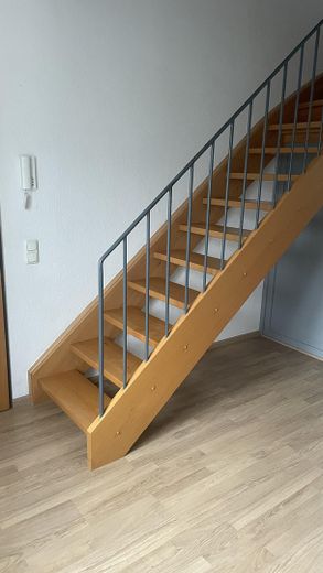 Wohnung im Technologiehof Burg Haus Sülz – Treppe zum Dachgeschoss