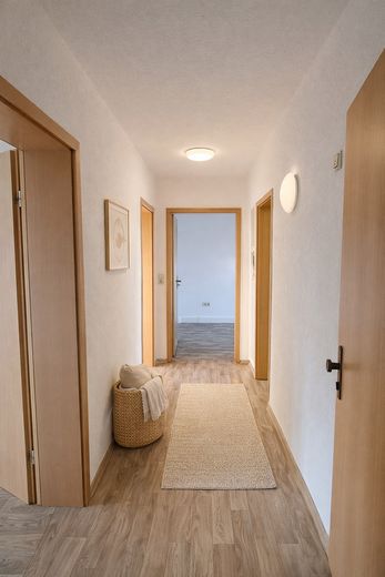 3-Zimmer-Wohnung mit Balkon, Stellplatz und neuer Gasetagenheizung | ca. 60,89 m² – Flur