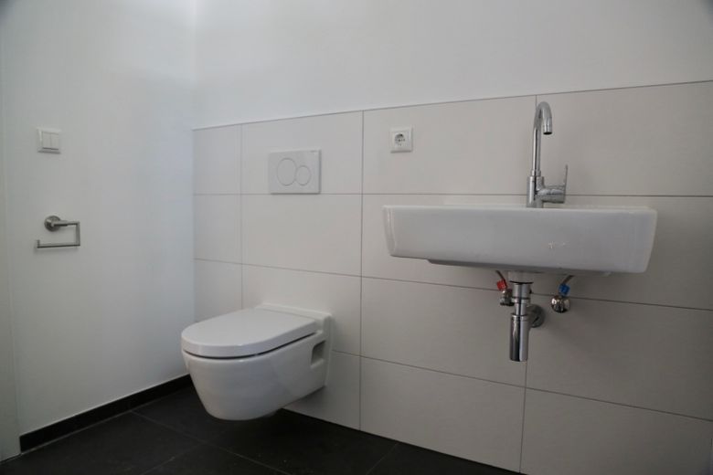Groß Flottbek: 2,5 Zimmer mit kl. Garten in grüner Lage (WG 1) – Bad