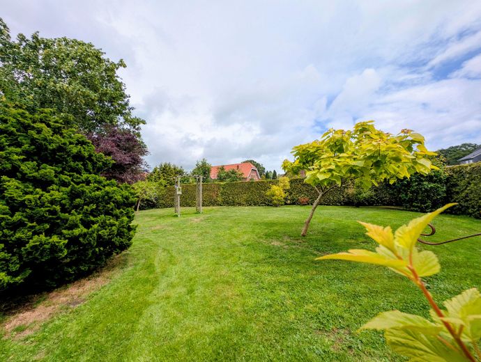 Provisionsfrei: Großzügiges Einfamilienhaus mit Südterrasse und Garten in Jaderberg – Garten